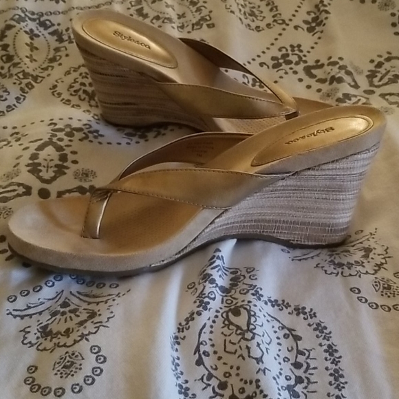 Tan Woven Sandal Wedges - Picture 3 of 6